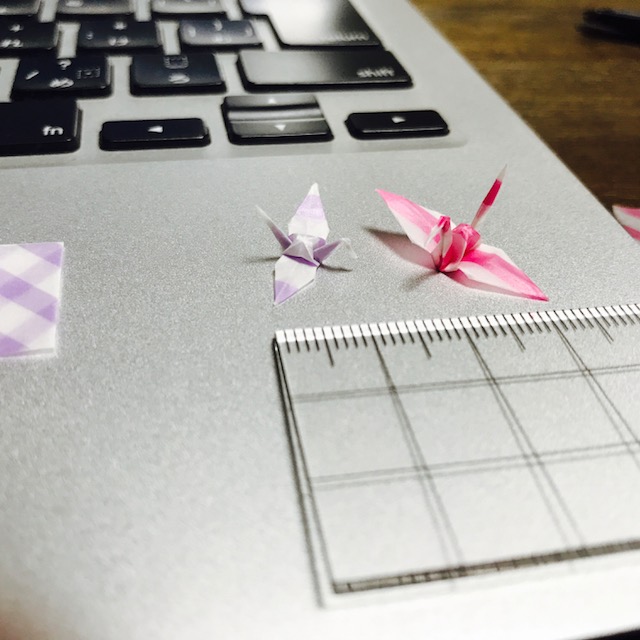 小さい折り鶴をピンセットで折ってみた Suisuisuizoo